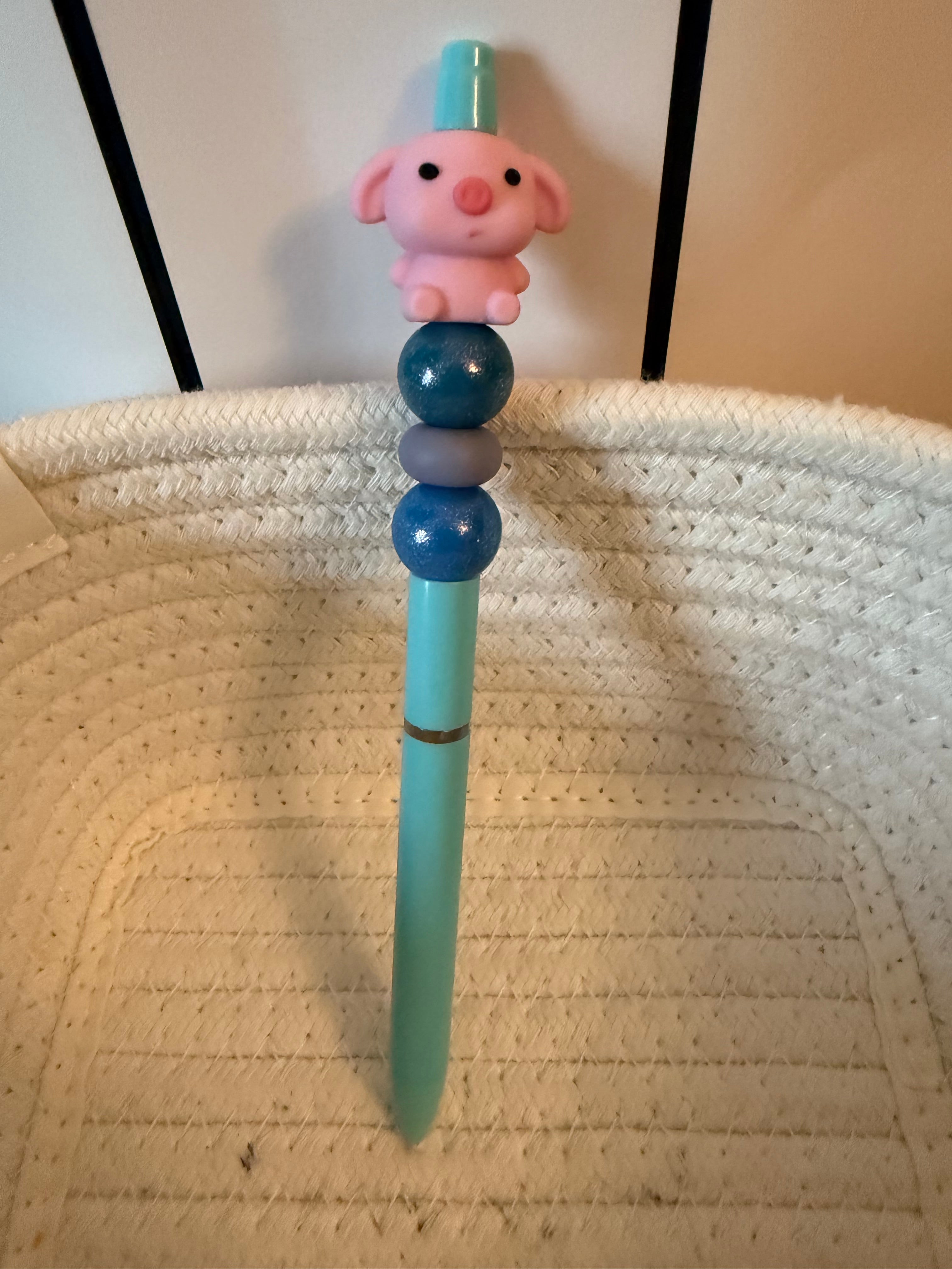 Shy pig focal ink pen